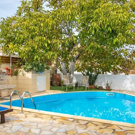 Grapevine Villa *